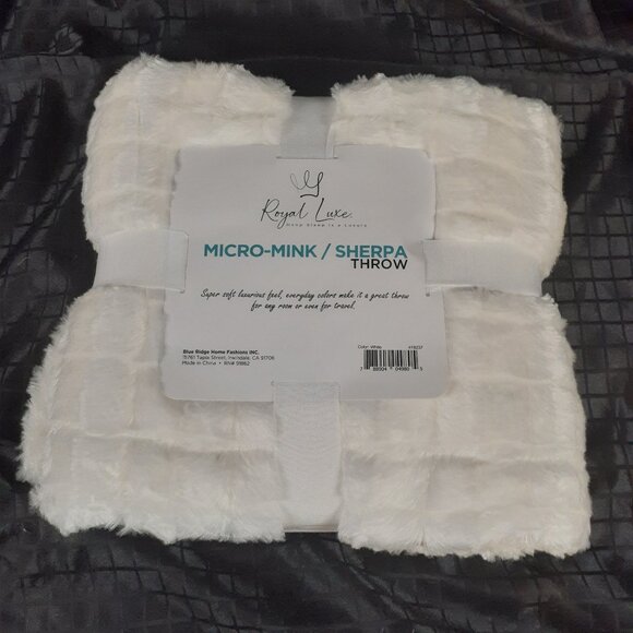 Royal Luxe Micro-Mink/Sherpa Reversable Throw - Picture 3 of 5